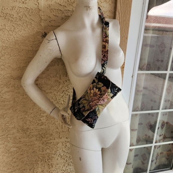 Vintage Gypsy Wings Tapestry Fanny Pack. - Picture 10 of 12